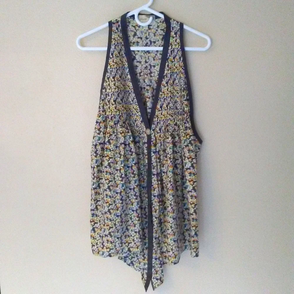 Elizabeth and James 100% Silk Floral Sleeveless Vest Size L